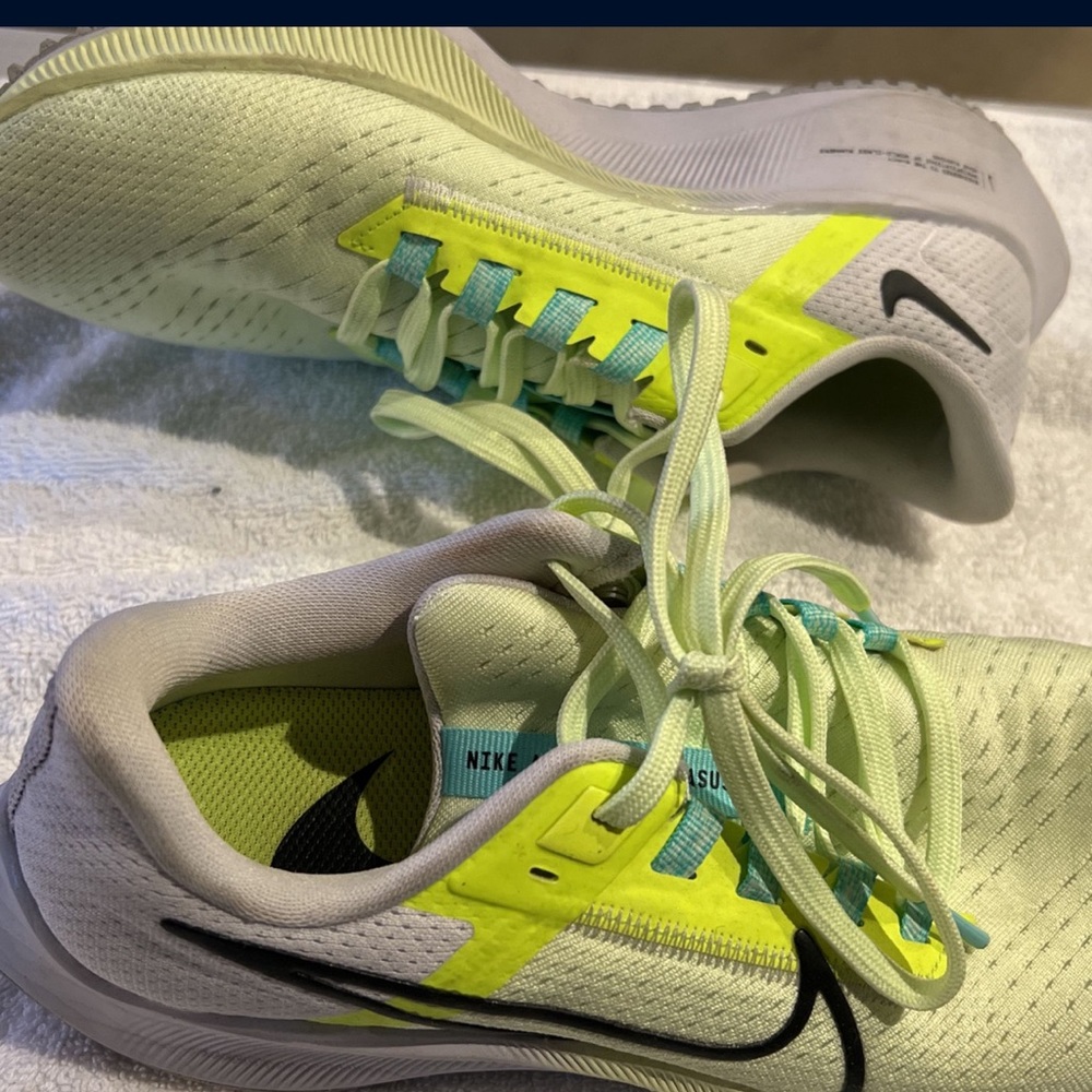 Nicks running shoes size 7